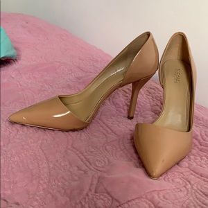 MICHAEL KORS nude pumps